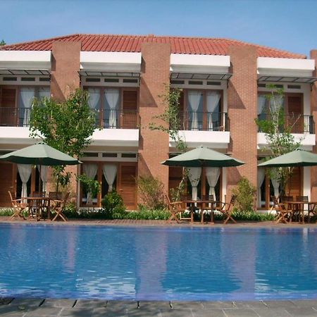 Villa Bukit Pinus Bogor Exterior photo