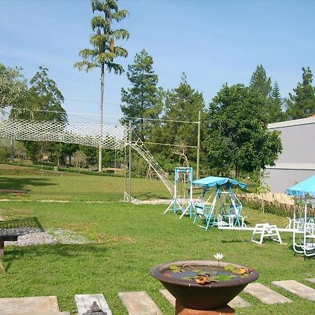 Villa Bukit Pinus Bogor Exterior photo