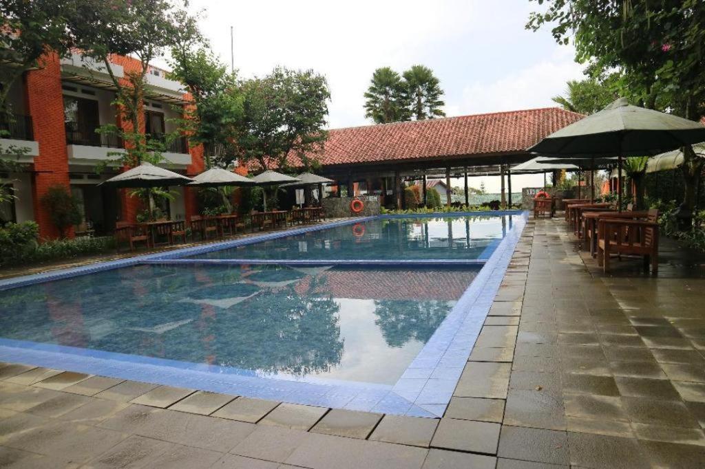 Villa Bukit Pinus Bogor Exterior photo