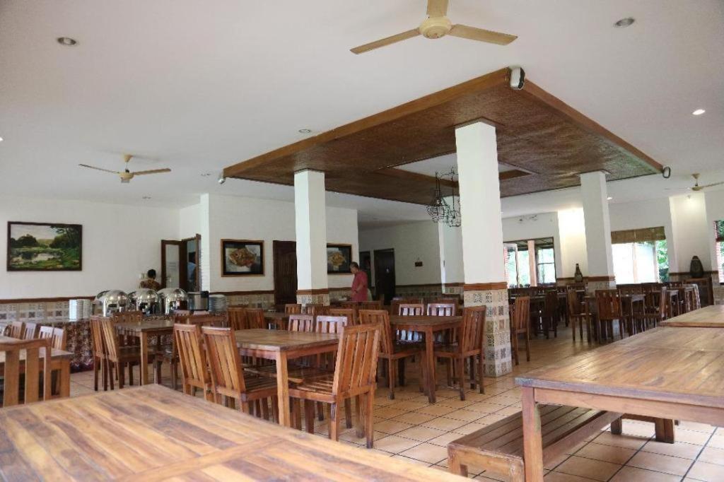 Villa Bukit Pinus Bogor Exterior photo