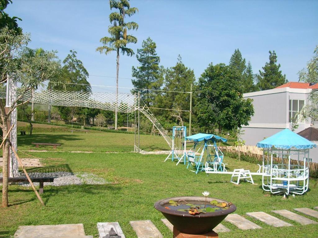 Villa Bukit Pinus Bogor Exterior photo